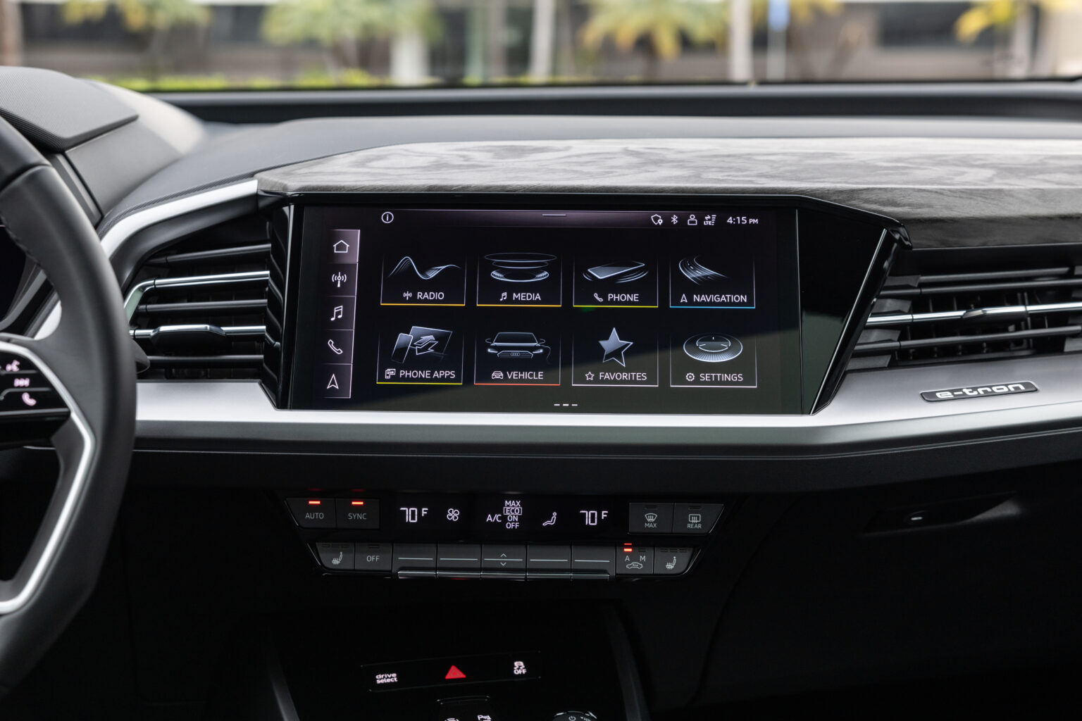 2024 Audi Q4 e-tron Interior Image 4