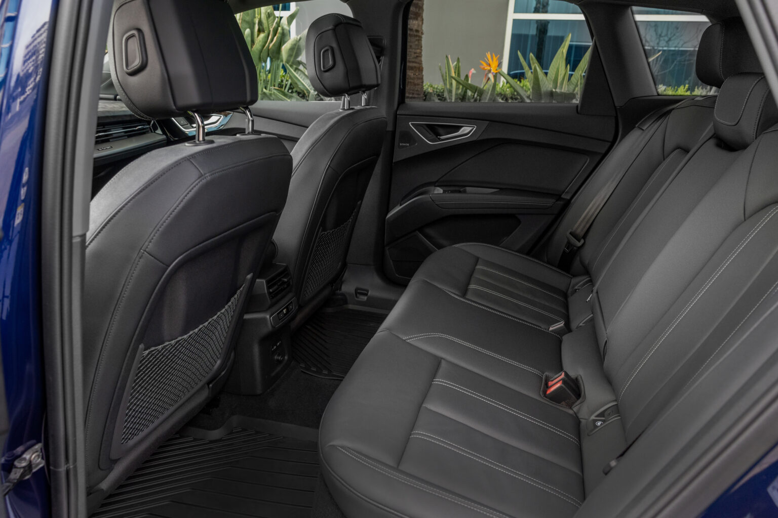 2024 Audi Q4 e-tron Interior Image 7