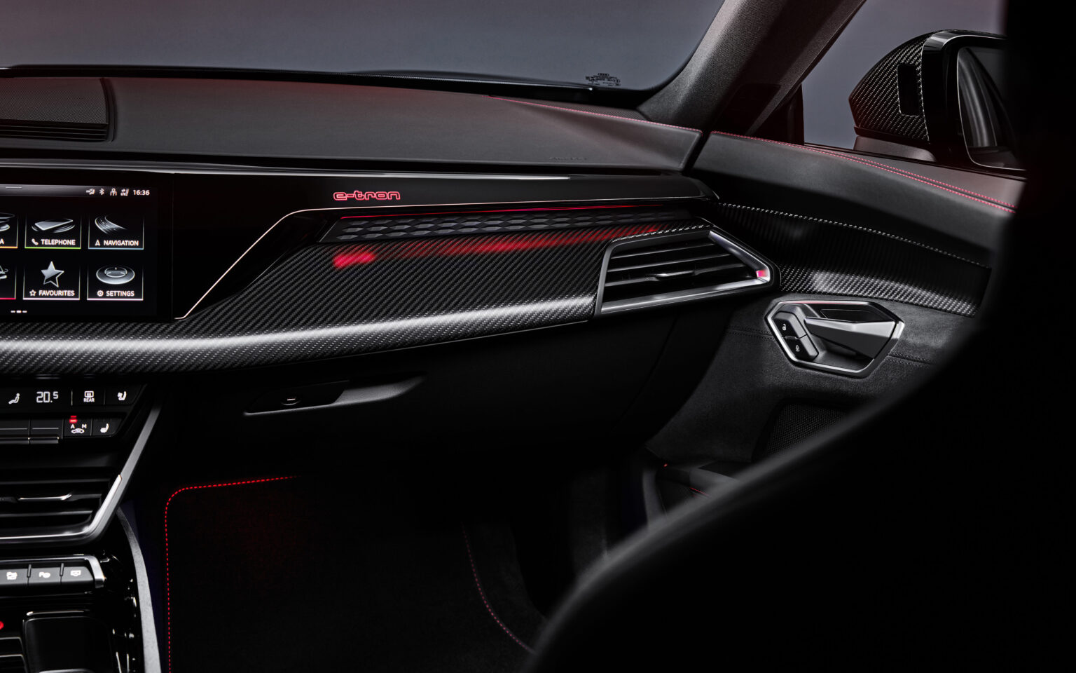 2024 Audi RS e-tron GT Interior Image 5