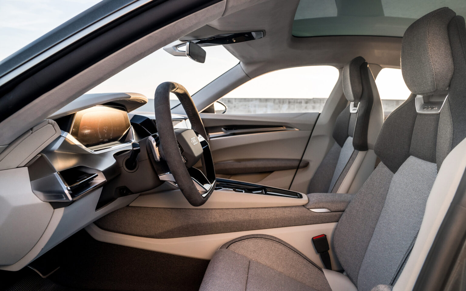 2024 Audi e-tron GT Interior Image 2