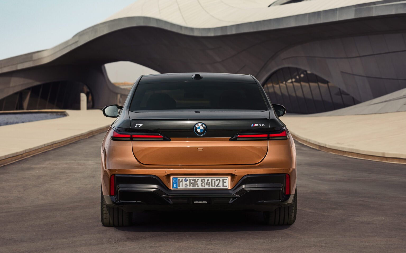 2024 BMW i7 M70 Exterior Image 12