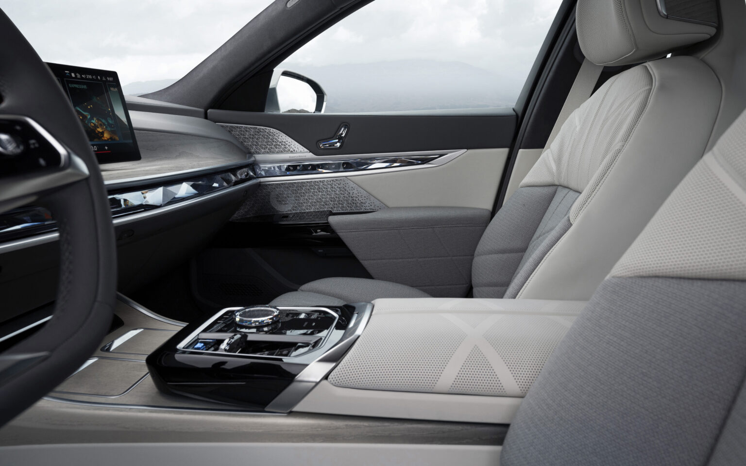 2024 BMW i7 Interior Image 6