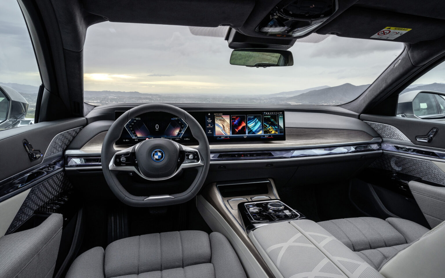 2024 BMW i7 Interior Image 2