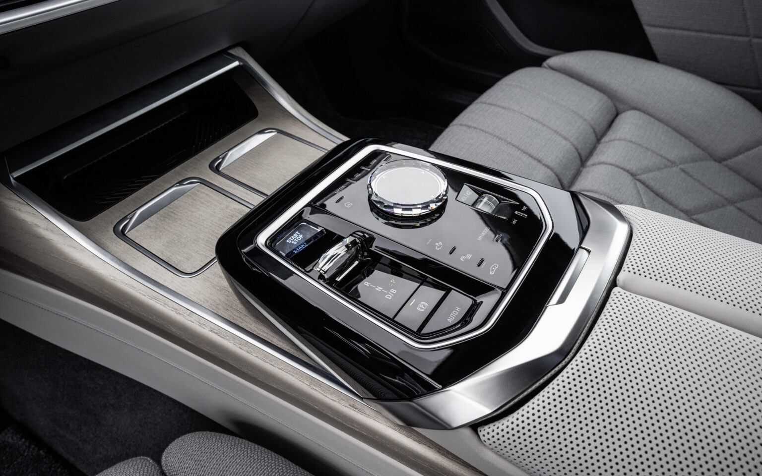 2024 BMW i7 Interior Image 9