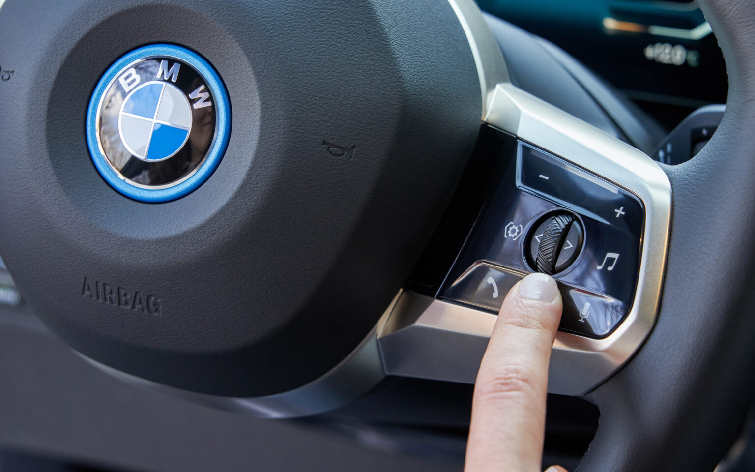 2024 BMW iX Interior Image 4