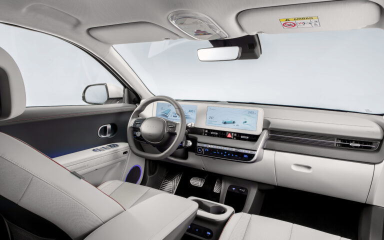 2024 Hyundai Ioniq 5 SE Standard Range Interior Images