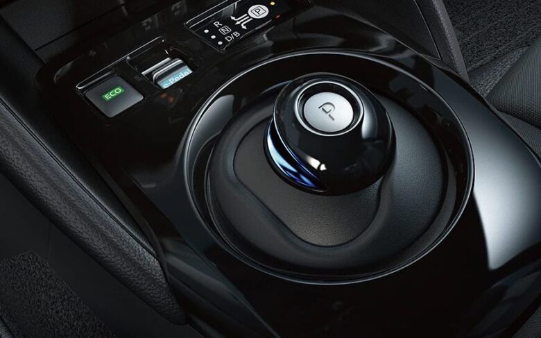 2024 Nissan Leaf Interior Image 8