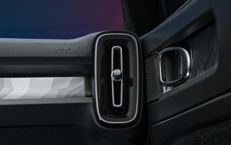 2024 Volvo C40 Recharge Interior Image 12