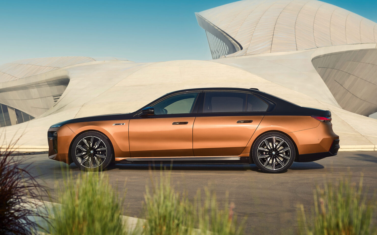 BMW i7 Autos Awards 2023 exterior image 1