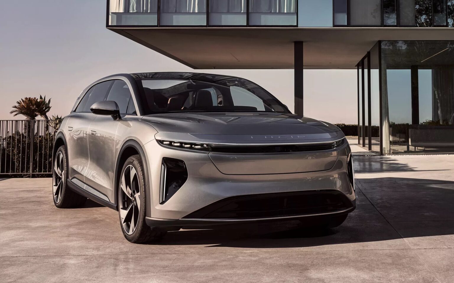 Lucid Gravity reveal exterior image 11