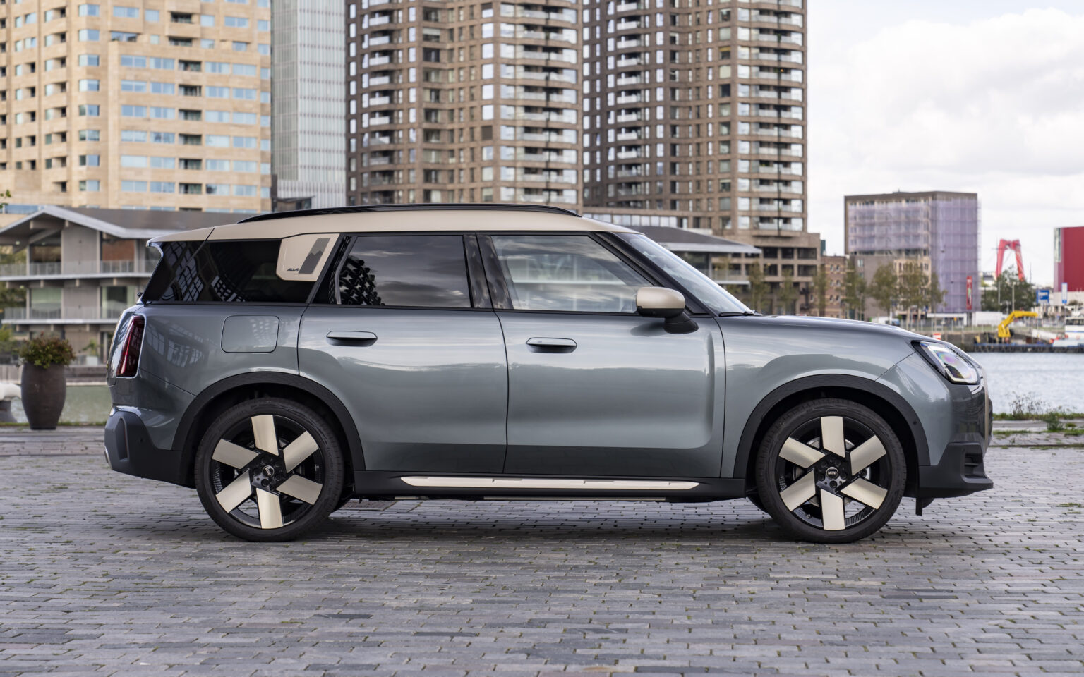 best small electric suv countryman 2