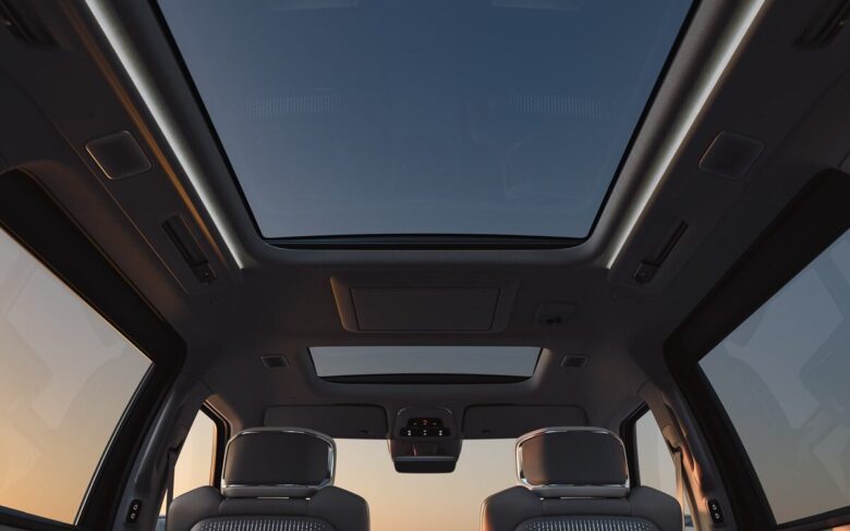 Volvo EM90 interior image 1