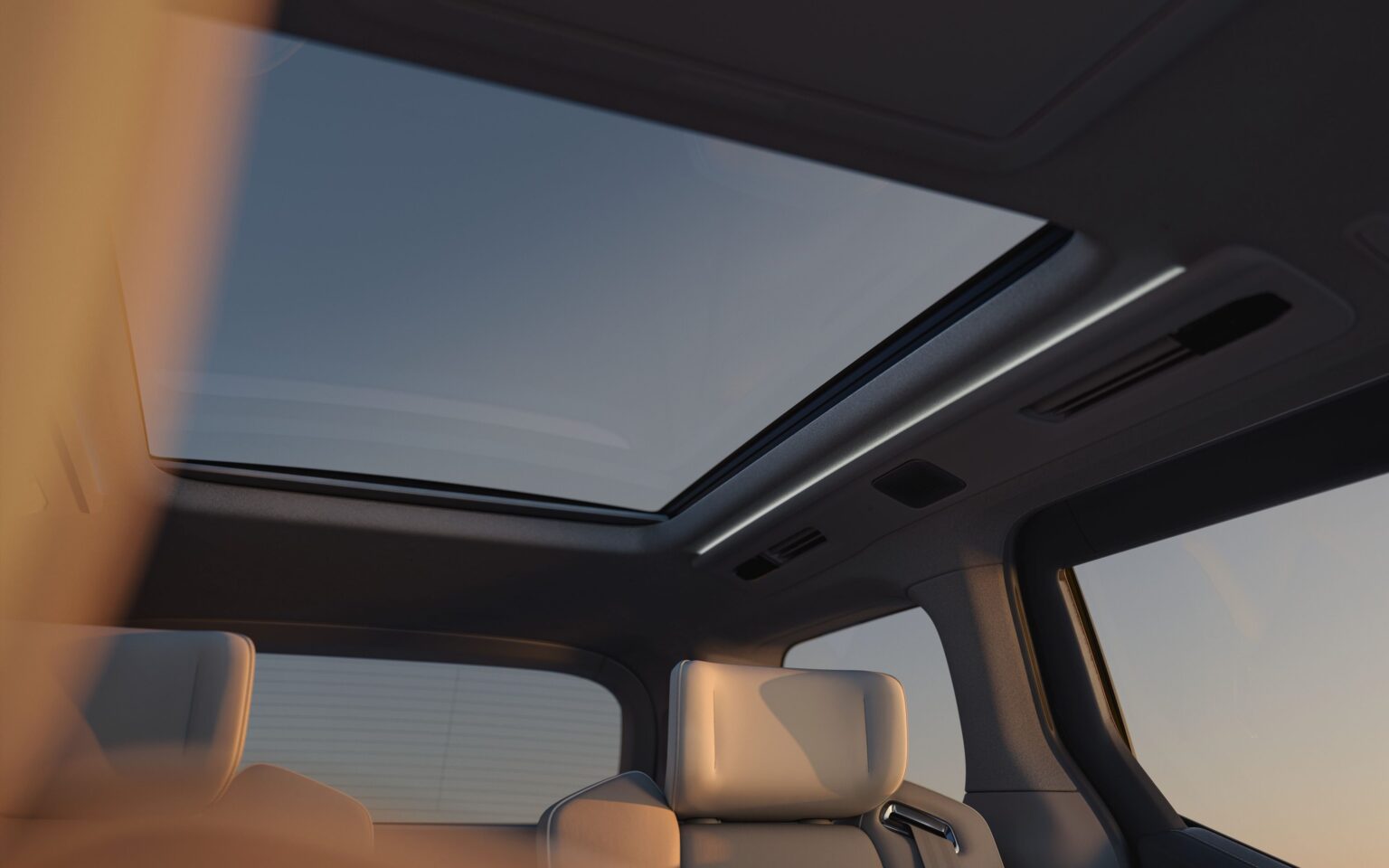 2024 Volvo EM90 Interior Image 13