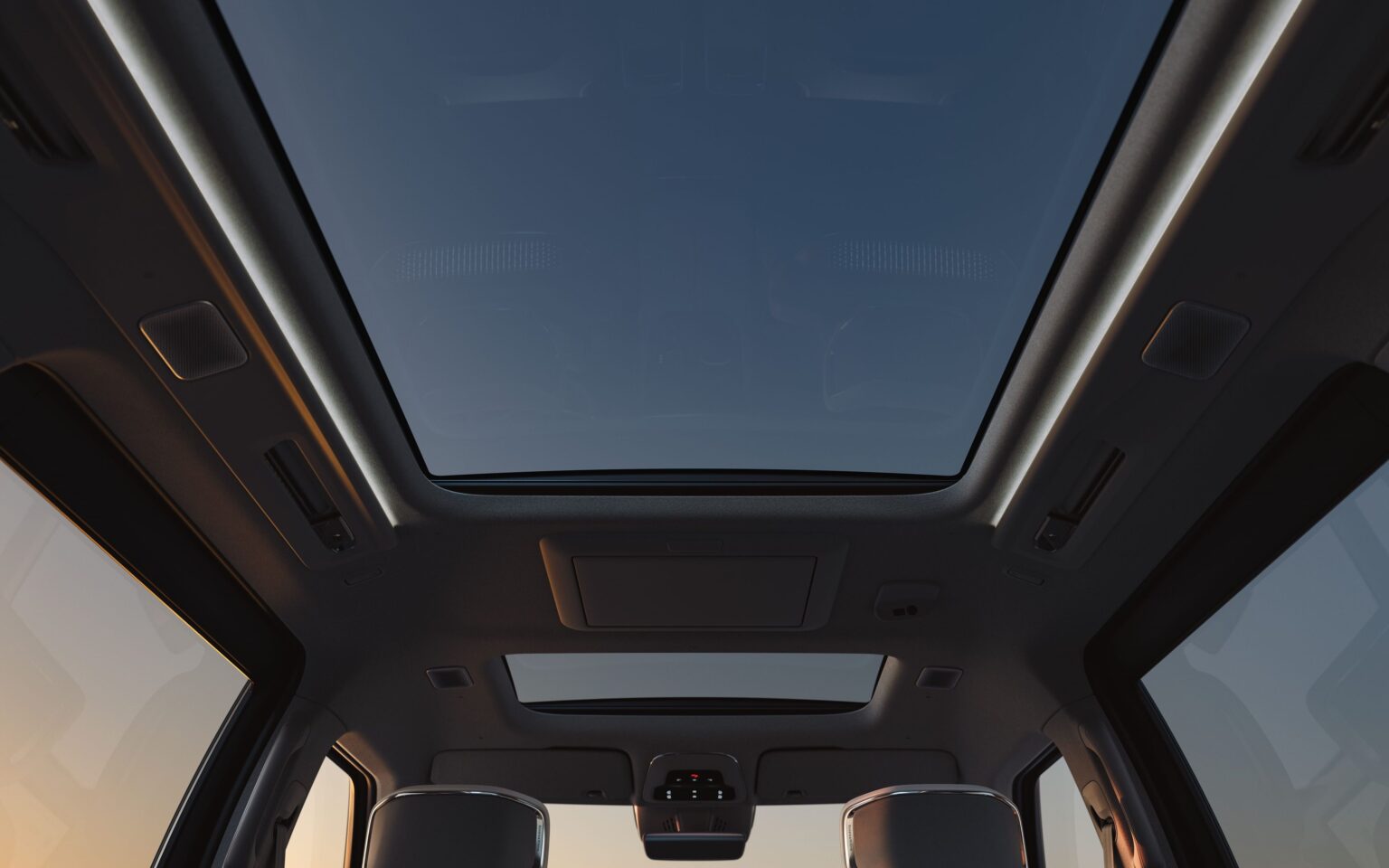 2024 Volvo EM90 Interior Image 12