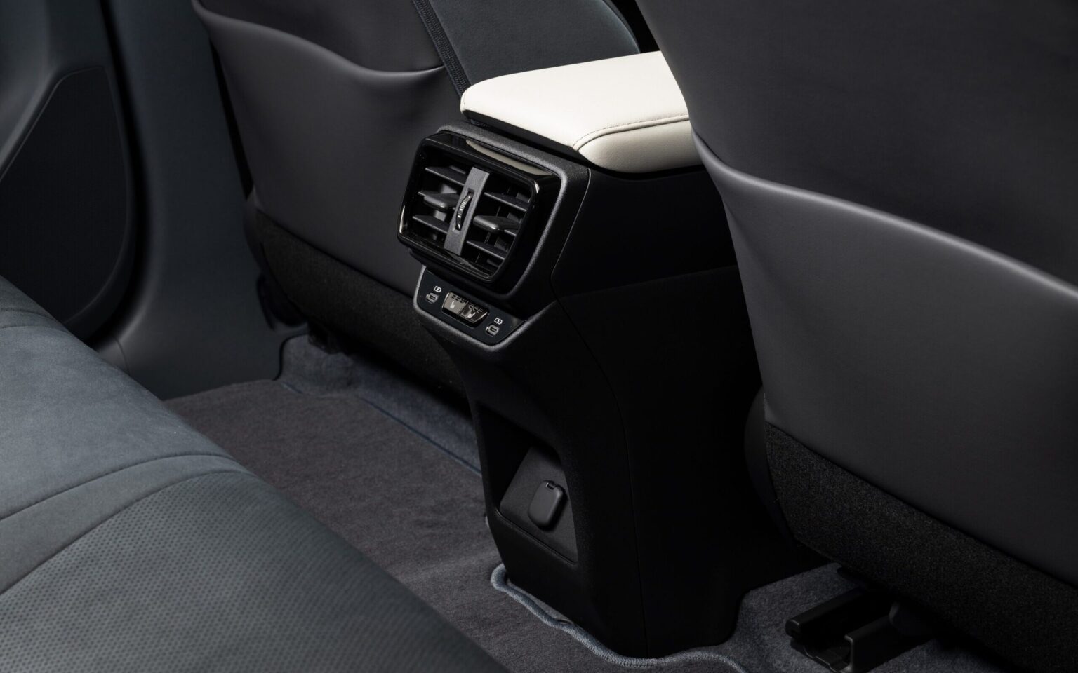 2024 Lexus RZ 450e Interior Image 29