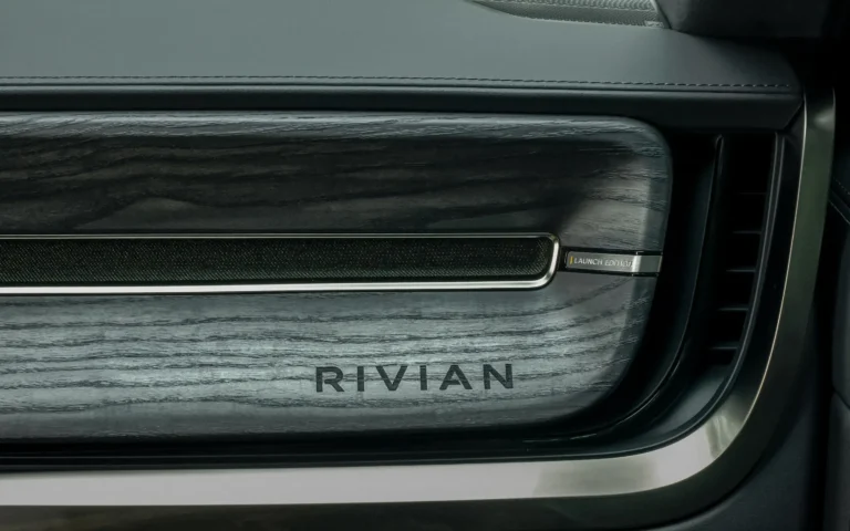 2024 Rivian R1S Dual-Motor AWD Standard pack Interior Images