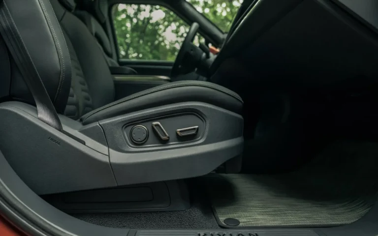 2024 Rivian R1S Performance Dual-Motor AWD Max pack Interior Images