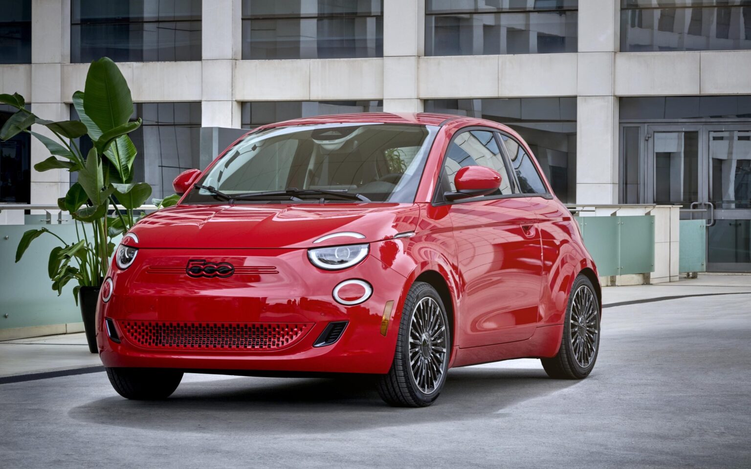 Fiat (500e) RED arrival exterior image 1