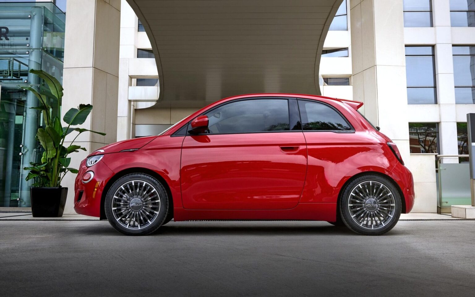 Fiat (500e) RED arrival exterior image 3