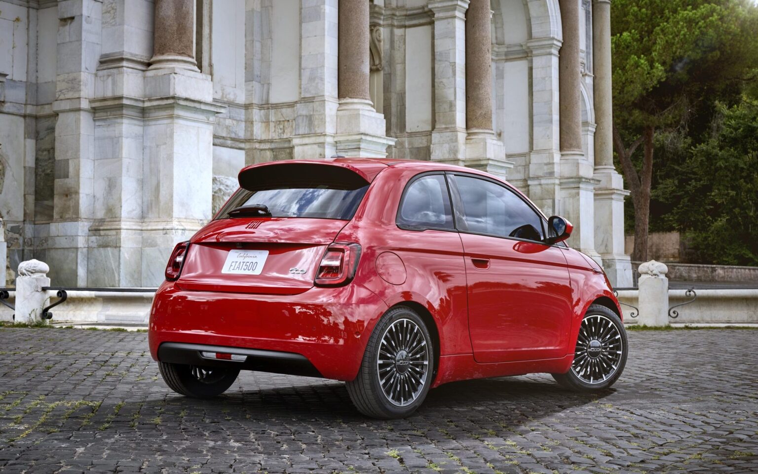 Fiat (500e) RED arrival exterior image 6