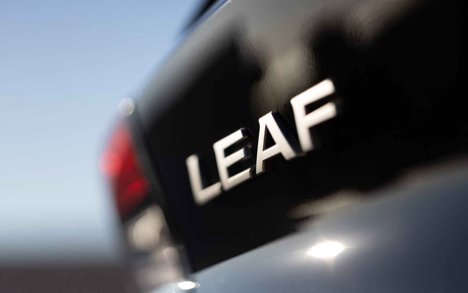 Pros and Cons of Electric Cars leaf (6)