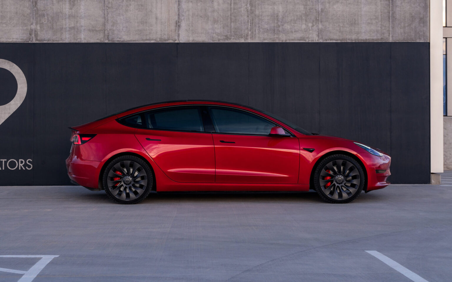 Pros and Cons of Electric Cars model 3 (6)