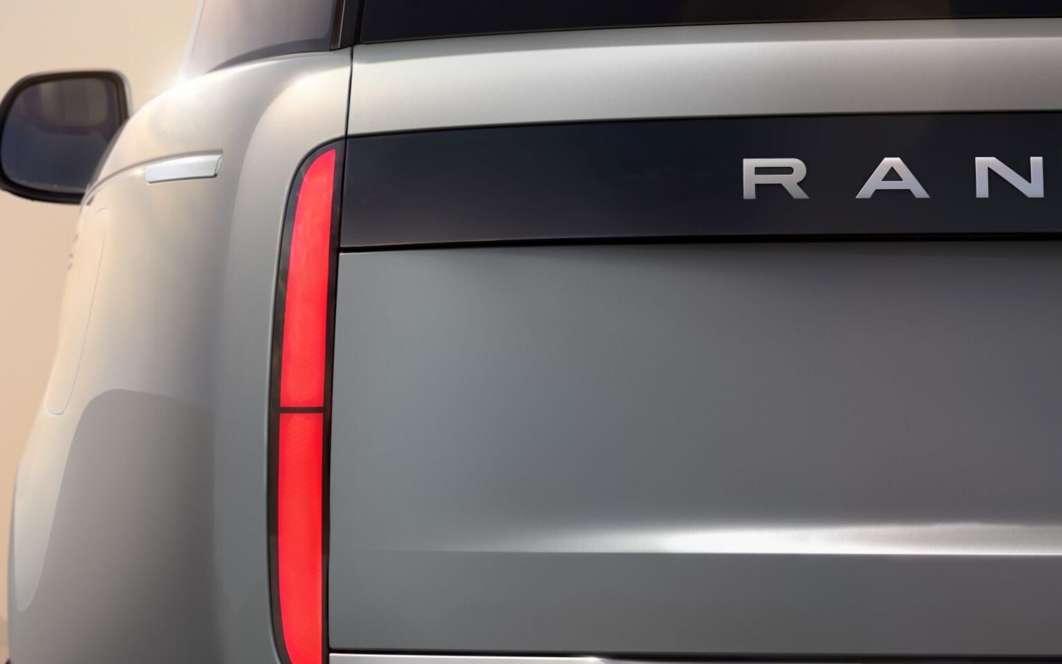 Range Rover Electric pre-order image 3