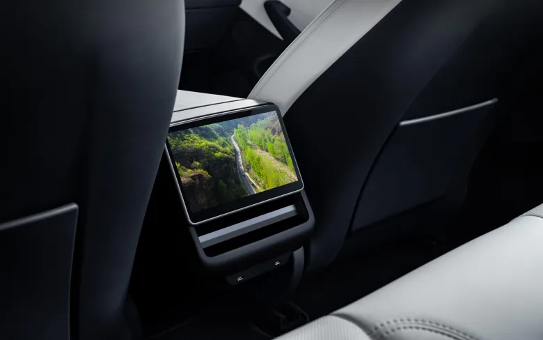 2024 Tesla Model 3 Interior Image 12