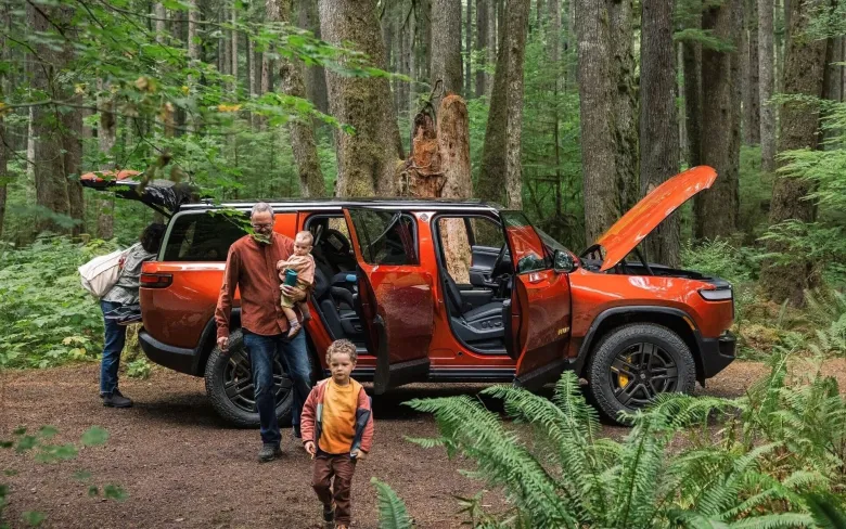 2024 Rivian R1S Lease image 4