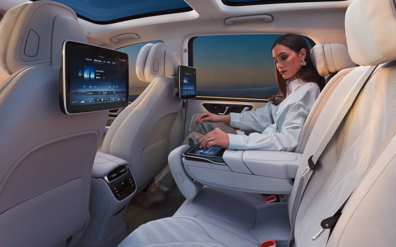 2024 Mercedes EQS SUV Interior Image 17