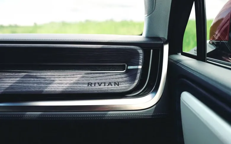 2024 Rivian R1T Performance Dual-Motor AWD Max pack Interior Images