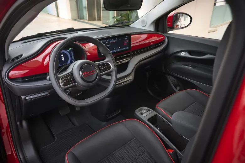 2024 Fiat 500e Interior Image 8