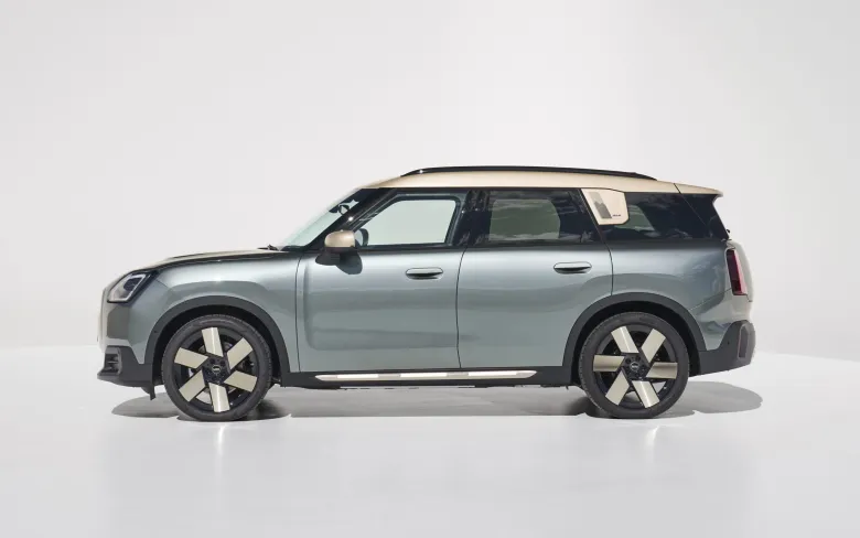 image 2 Mini Countryman best electric compact suv