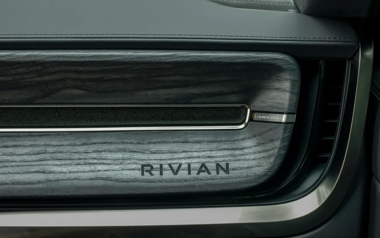 image 2 Rivian R1S Top Premium Electric SUV
