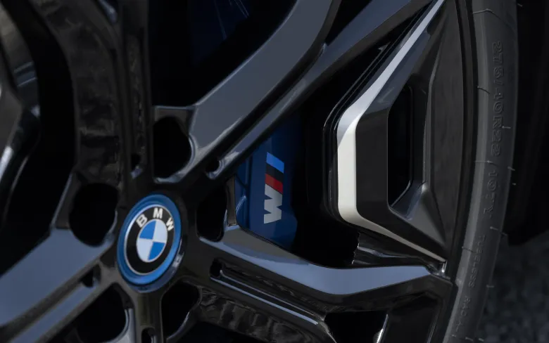 image 5 BMW iX M60 luxury electric cars