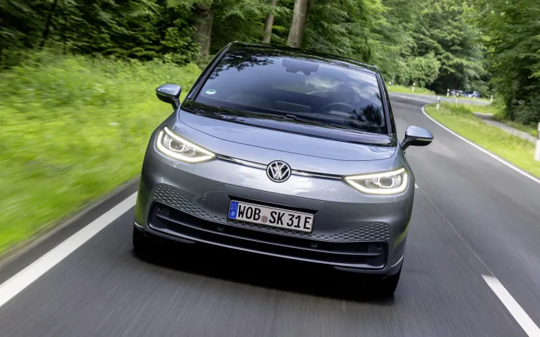 4 Volkswagen ID.3 best electric hatchback image