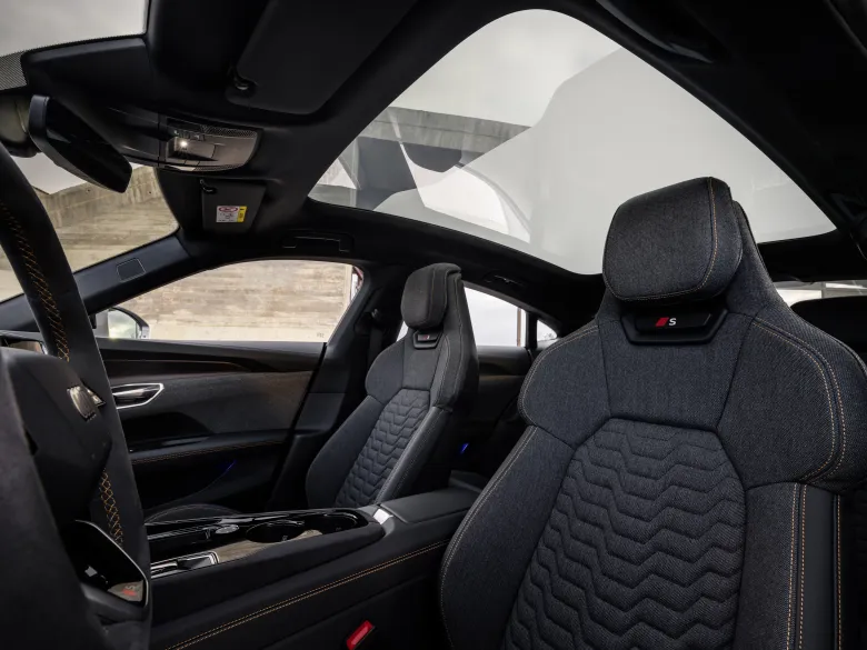 2024 Audi e-tron GT Interior Image 8